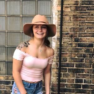 Meet your Posher, Brooke